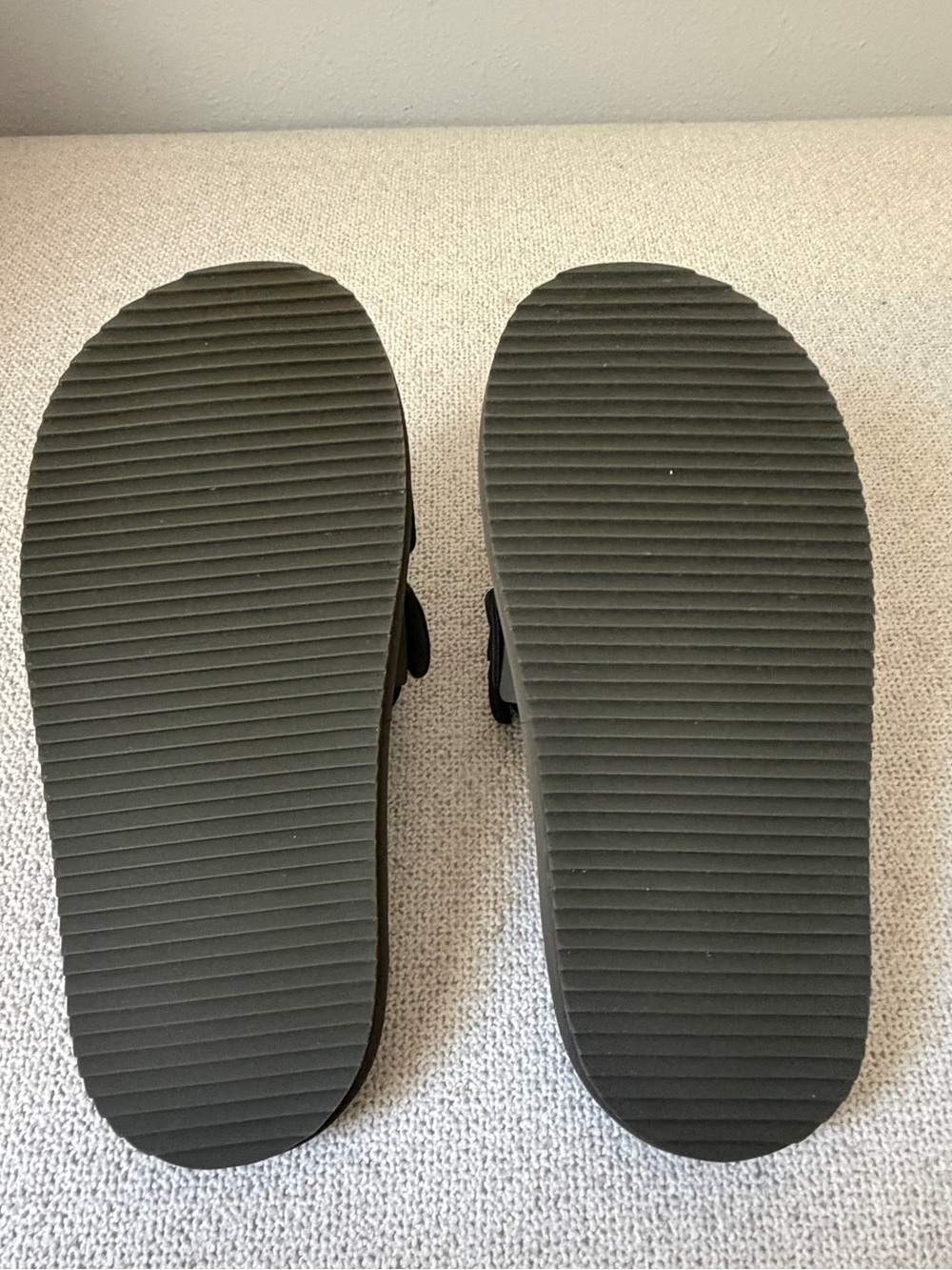 Farm Rio Monstera Leaf Sandals- Olive green color - Picture 3 of 5